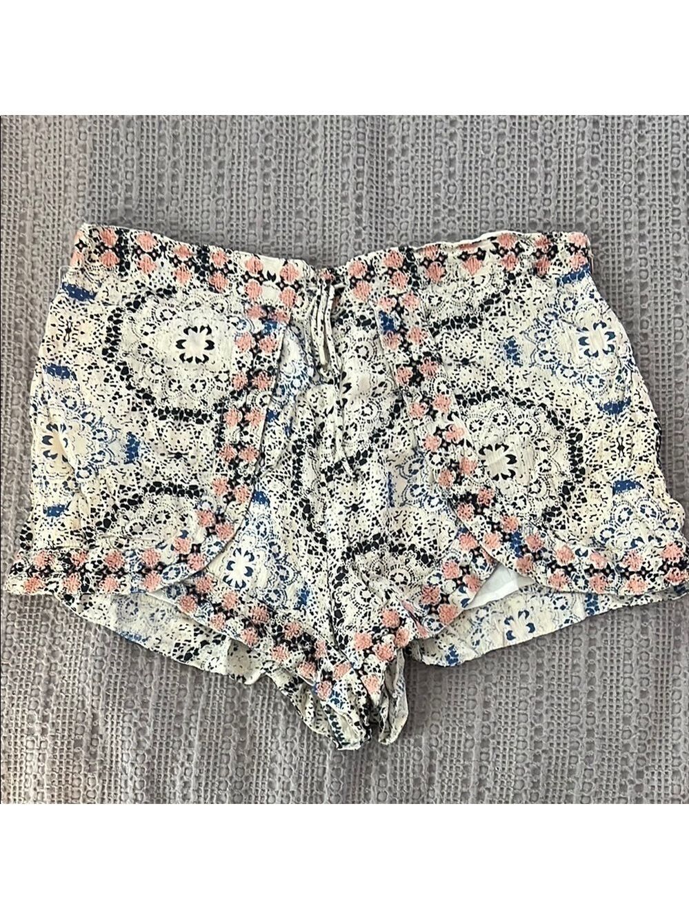 Floral Patterned Women's Shorts